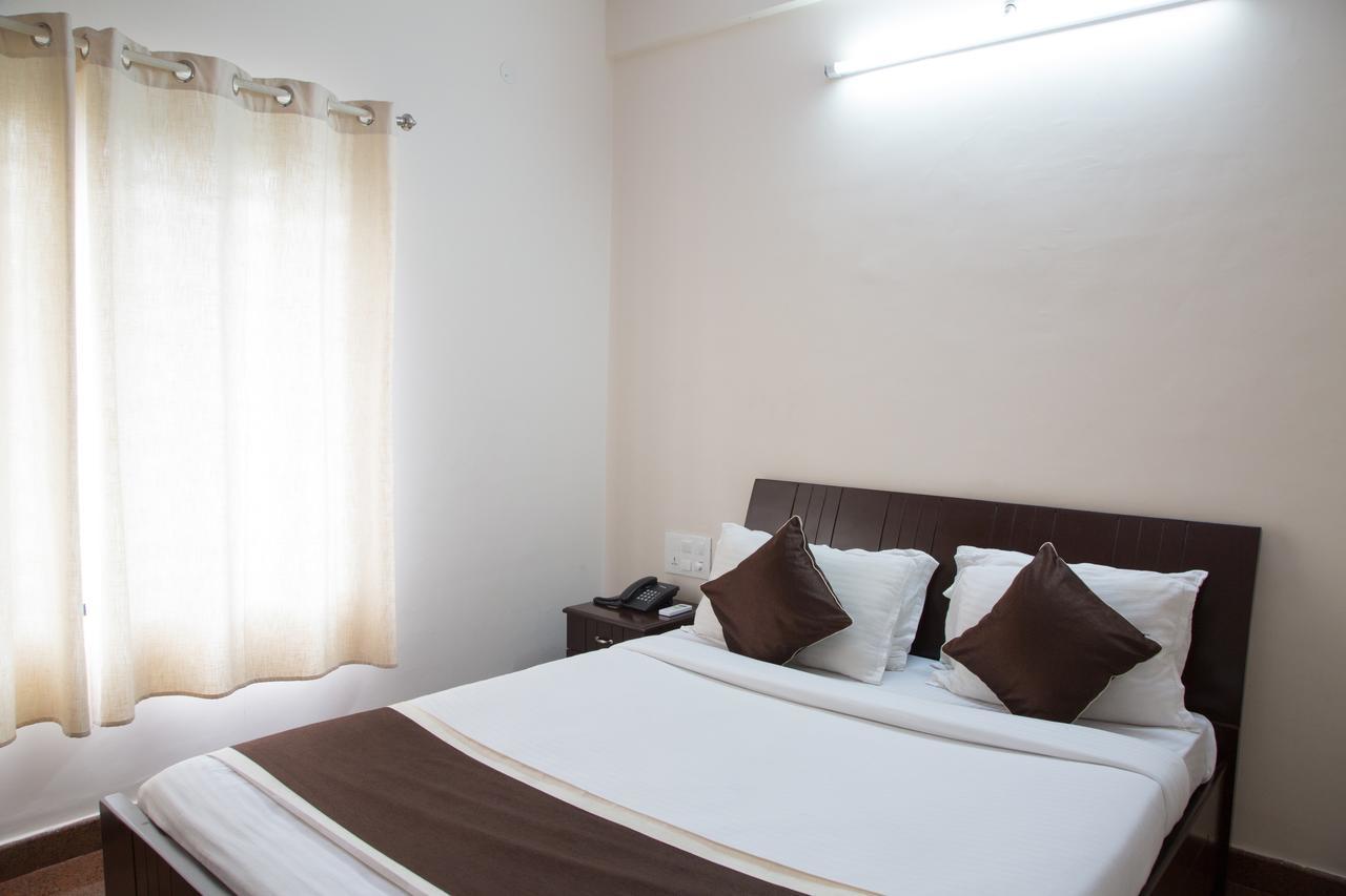 Oyo 9702 Hebbal Hotel บังกาลอร์ ภายนอก รูปภาพ